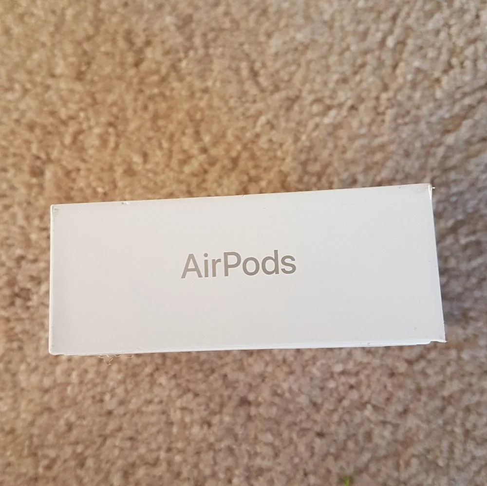 Apple AirPods 4 Model A3050 A3053 A3058 Wireless Headphones & Charging Case NWT